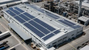 Proyecto de autoconsumo para empresas instalado en cubierta industrial en Sevilla.